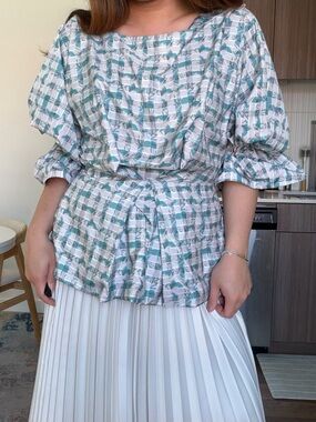 Printed Peplum Sleeve Top in Teal and White